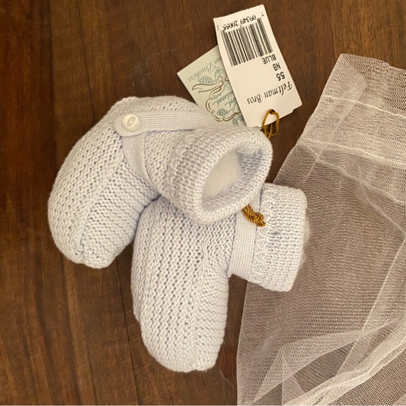 Feltman Brothers baby booties blue beautiful new w tags newborn 0-6 mos - Picture 2 of 2